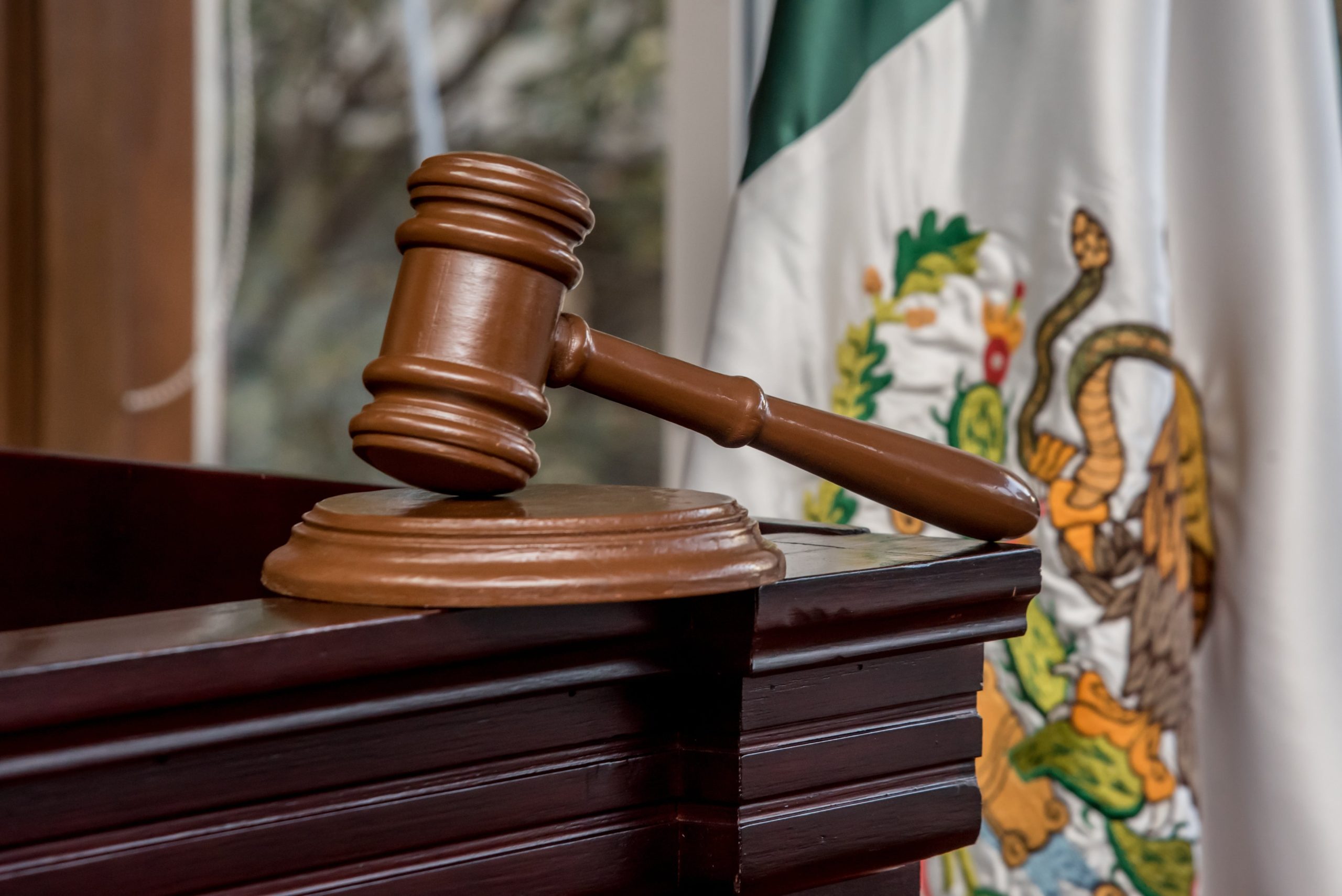 Hugo Ulises Valencia Gordillo - Derecho